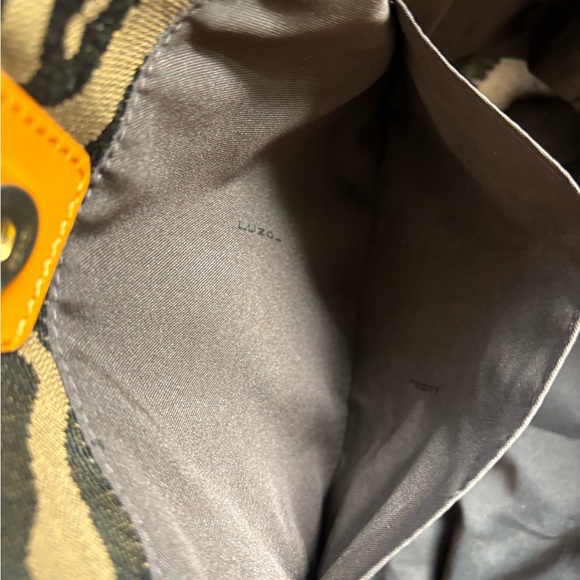 Authentic FENDI ZEBRA Orange accent shoulder bag - Picture 10 of 14